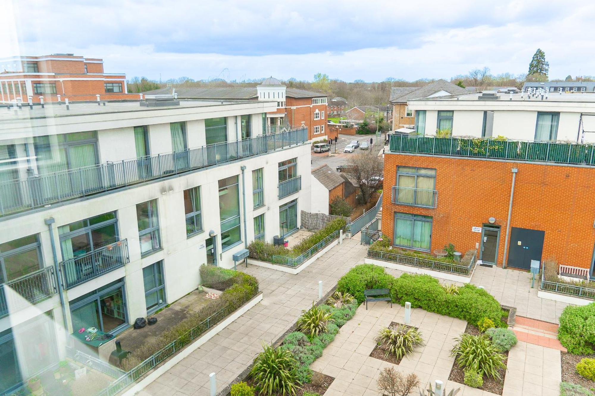 The Regency Suite - Modern 2-Bed 1-Bath Apartment チャーツィー エクステリア 写真