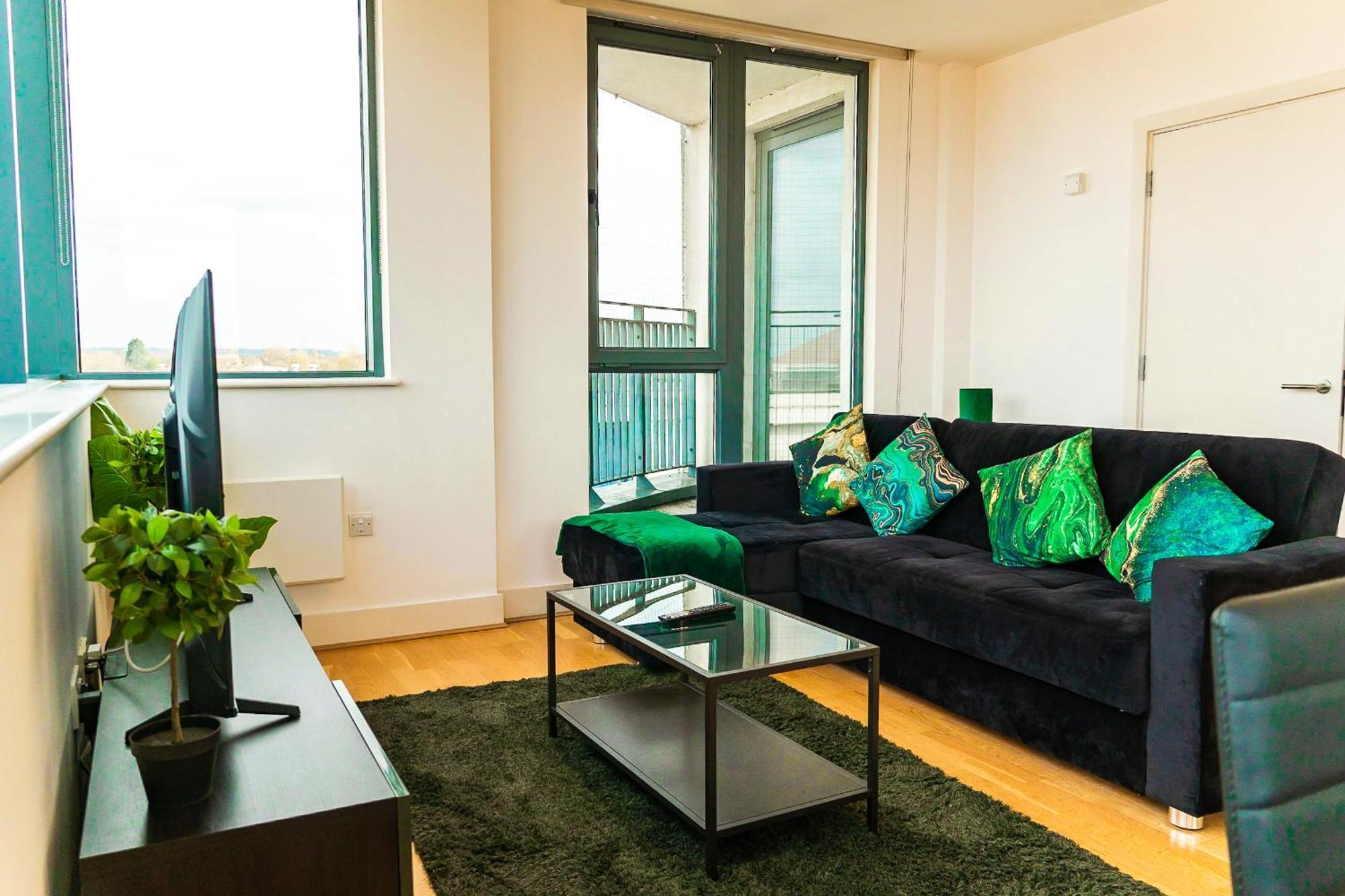The Regency Suite - Modern 2-Bed 1-Bath Apartment チャーツィー エクステリア 写真